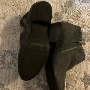 Women boot grey size 9